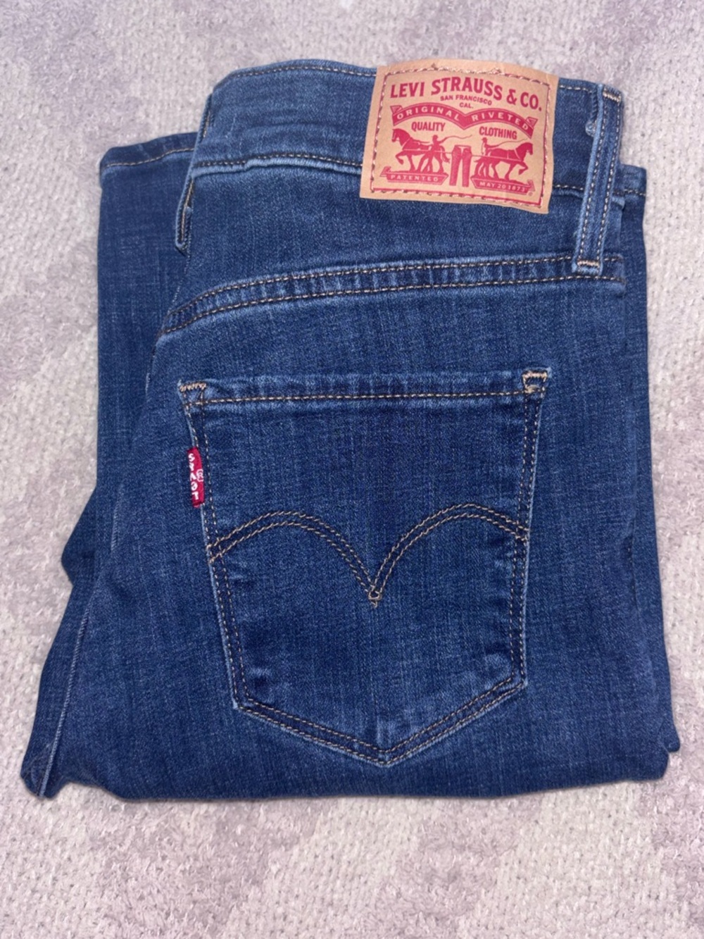 LEVI’S ~ 314 SHAPING STRAIGHT WOMEN'S JEANS
